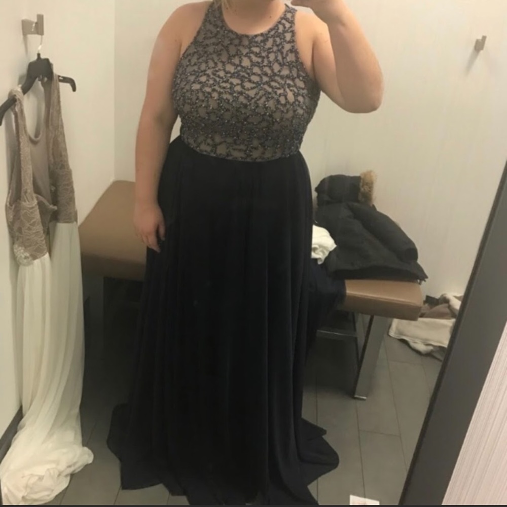 Prom Dress - Picture 2 of 6